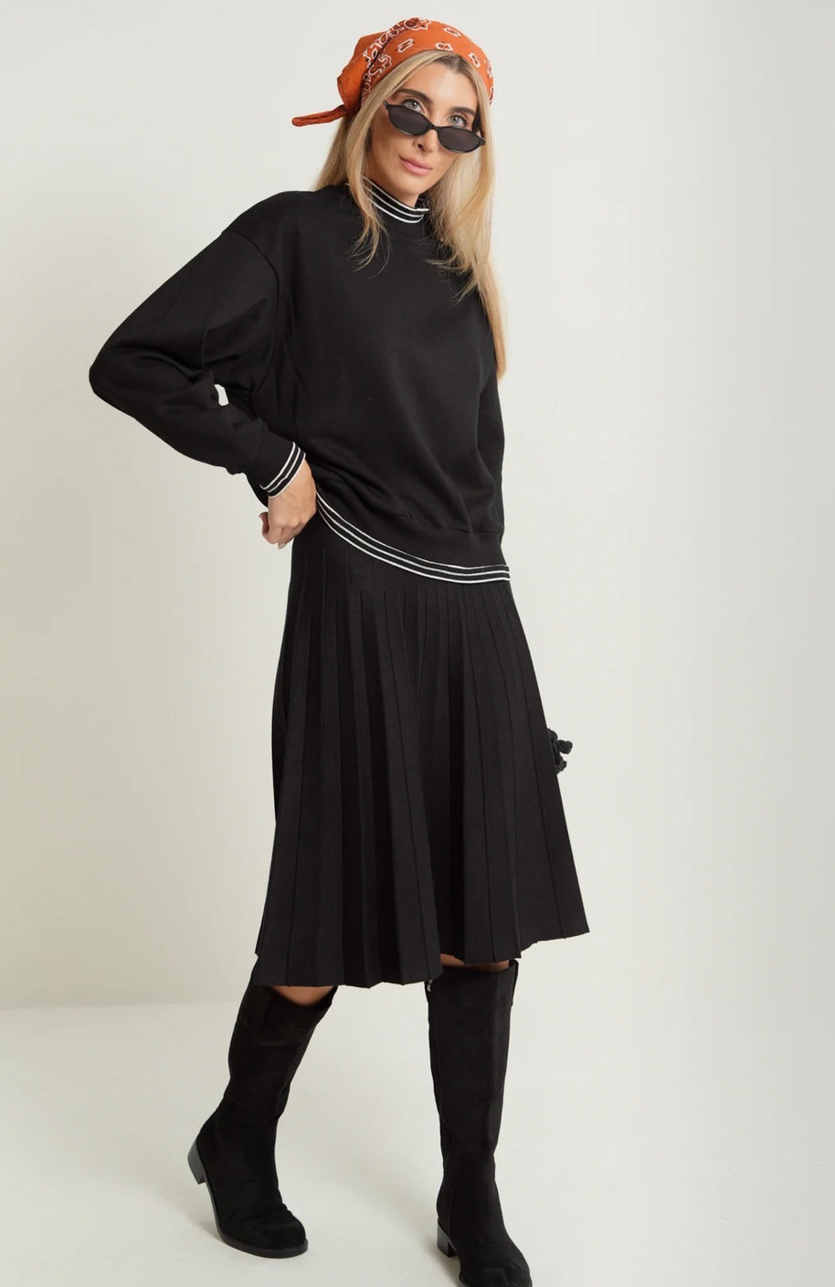 Knit pleated skirt 25”