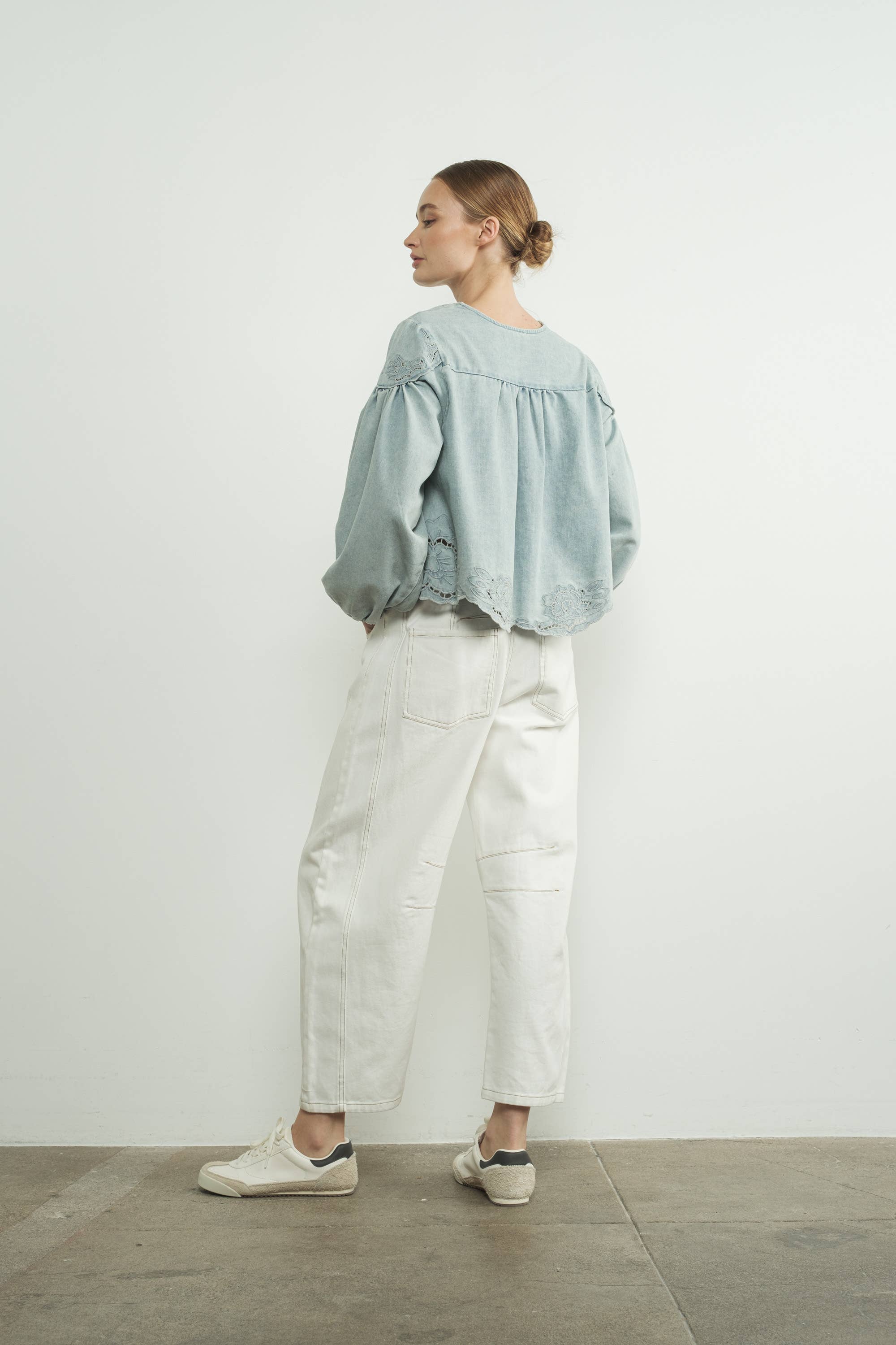 DENIM EMBROIDERY VOLUME SLEEVE BLOUSE TOP
