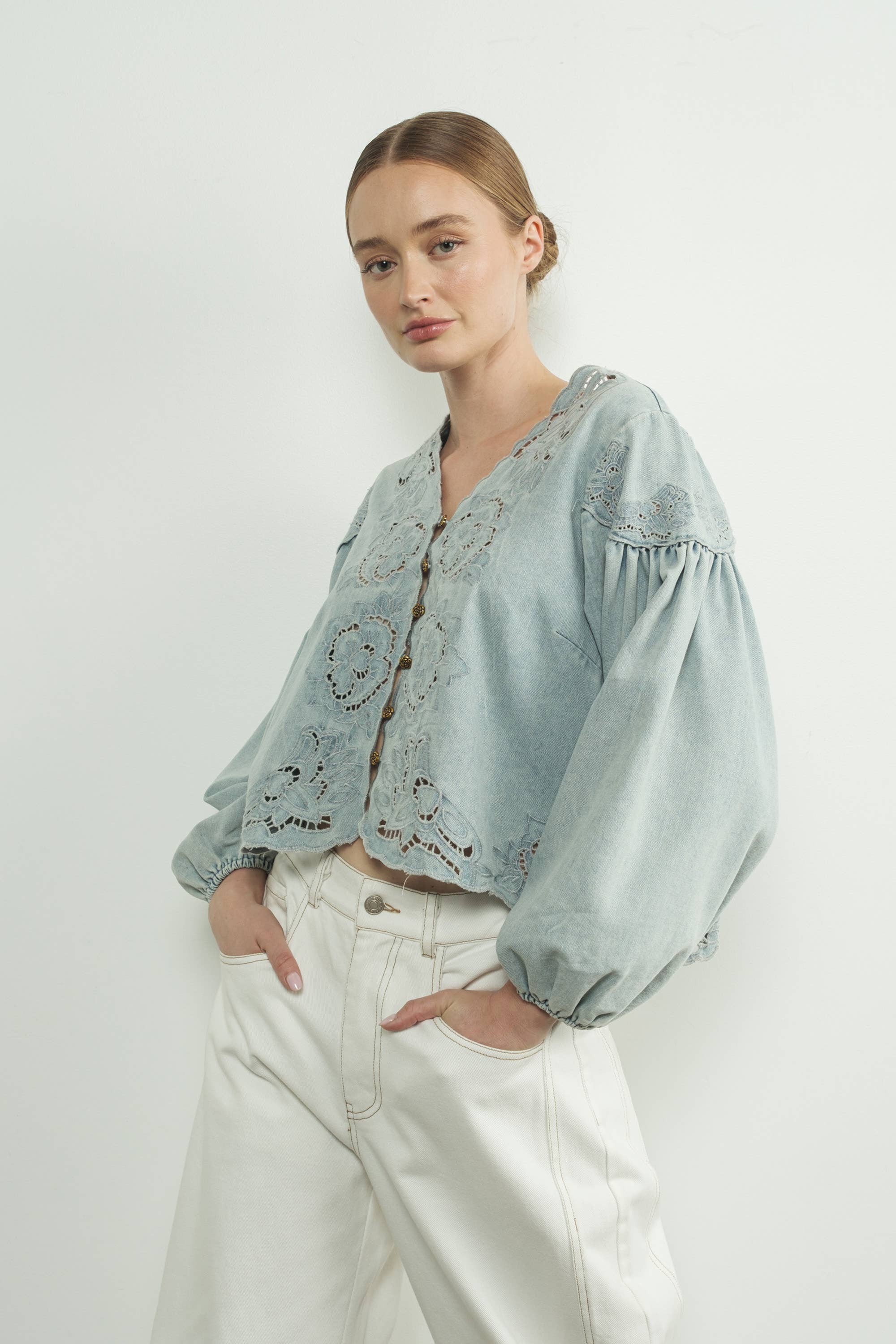 DENIM EMBROIDERY VOLUME SLEEVE BLOUSE TOP