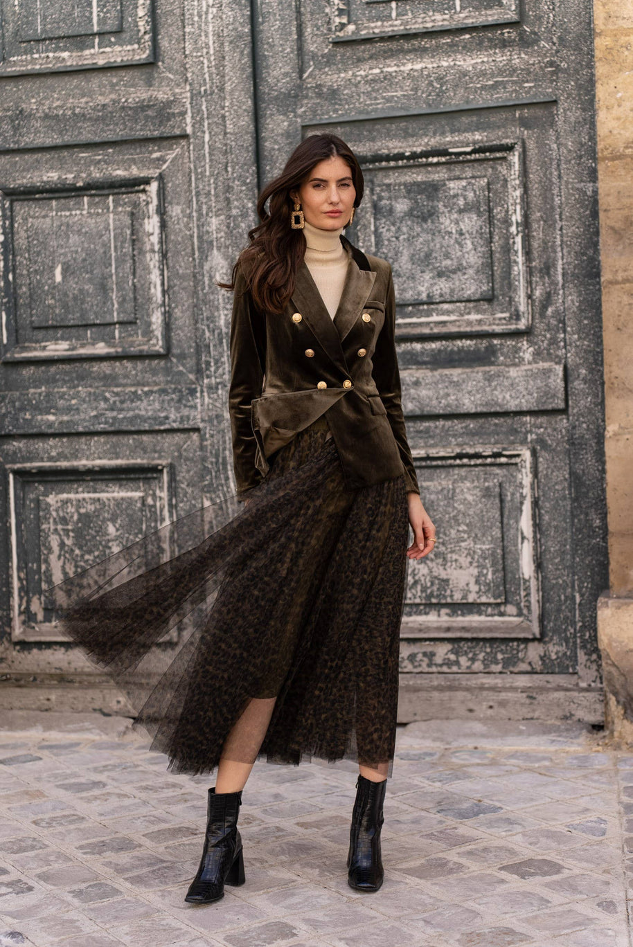 Double-breasted velvet blazer with gold buttons