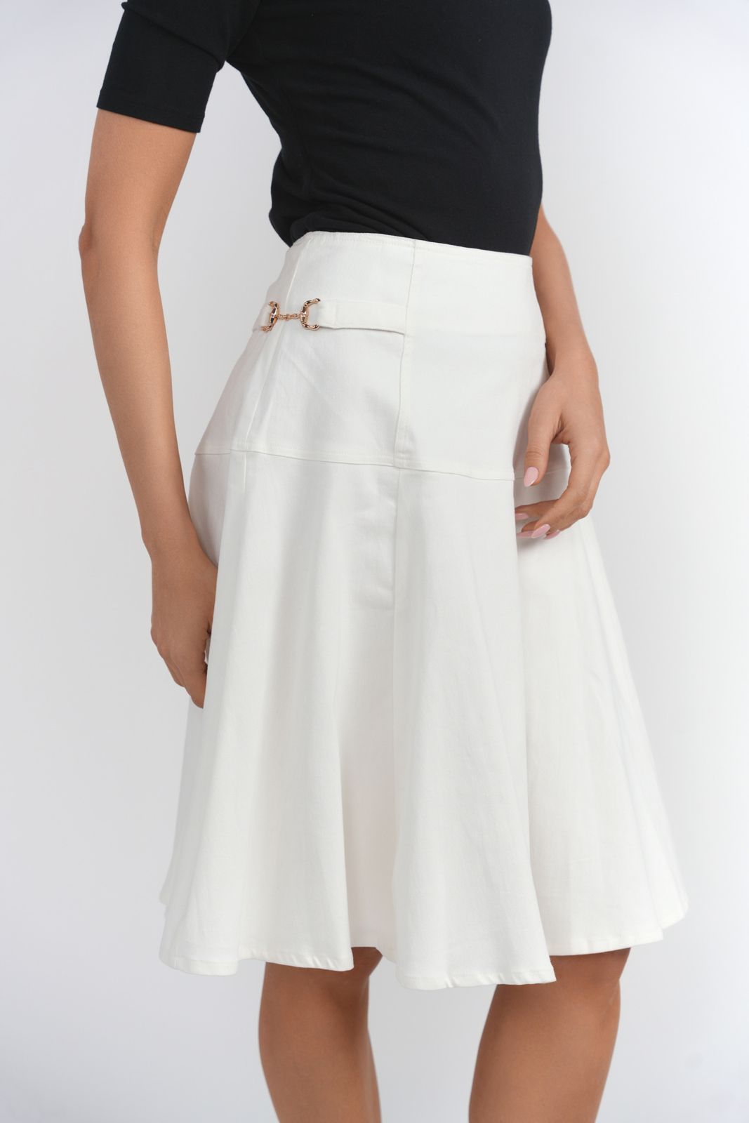 White denim buckle skirt