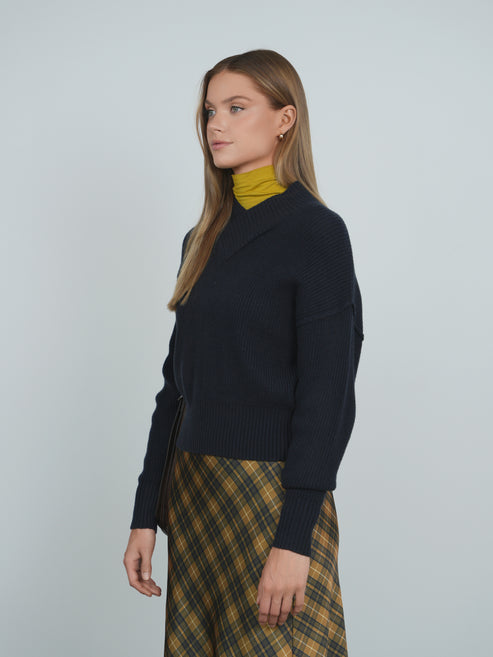 POINT CHUNKY KNIT V-NECK SWEATER